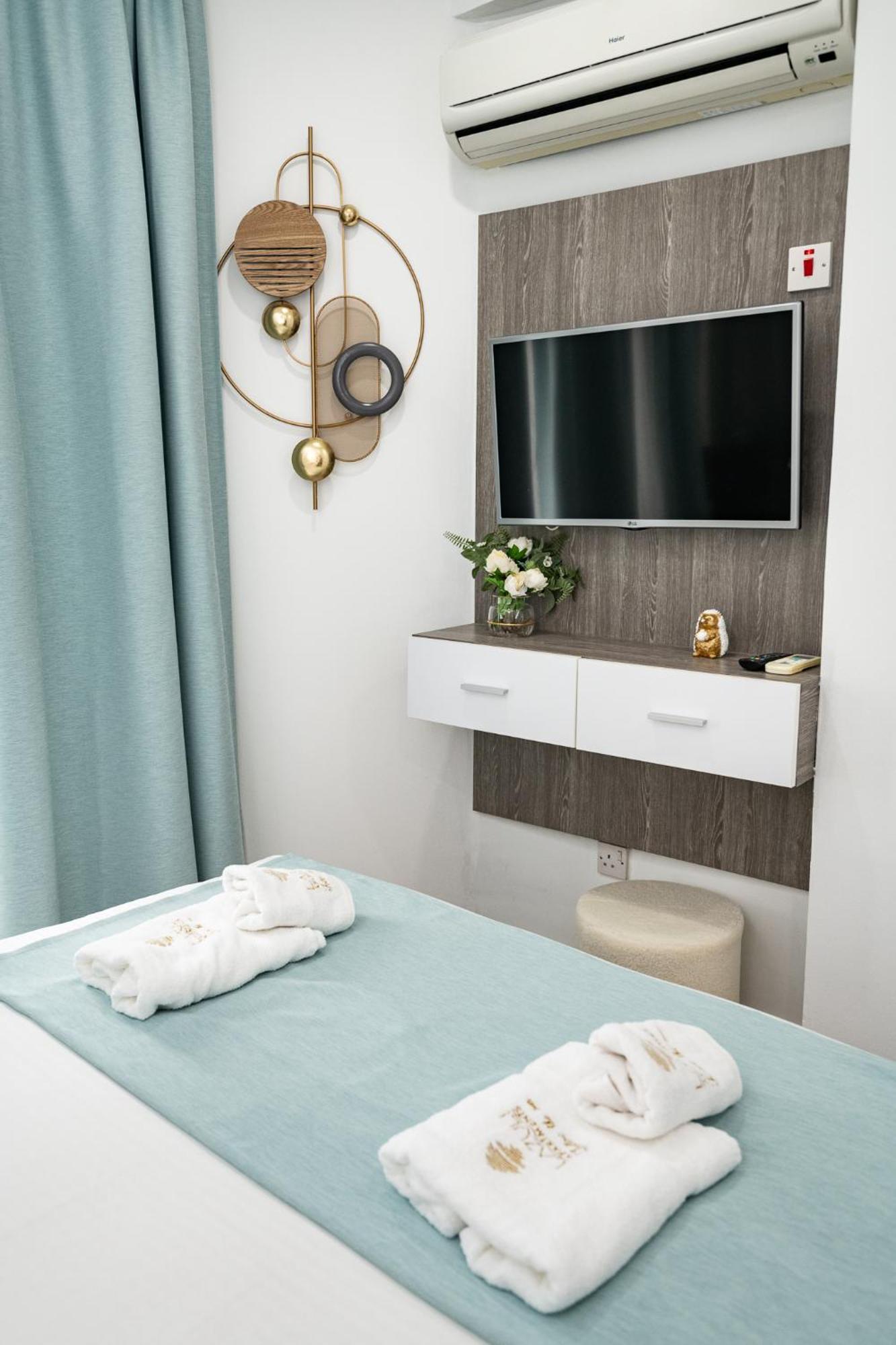 Lazuli Sea View Beachfront Ap 21 라르나카 외부 사진