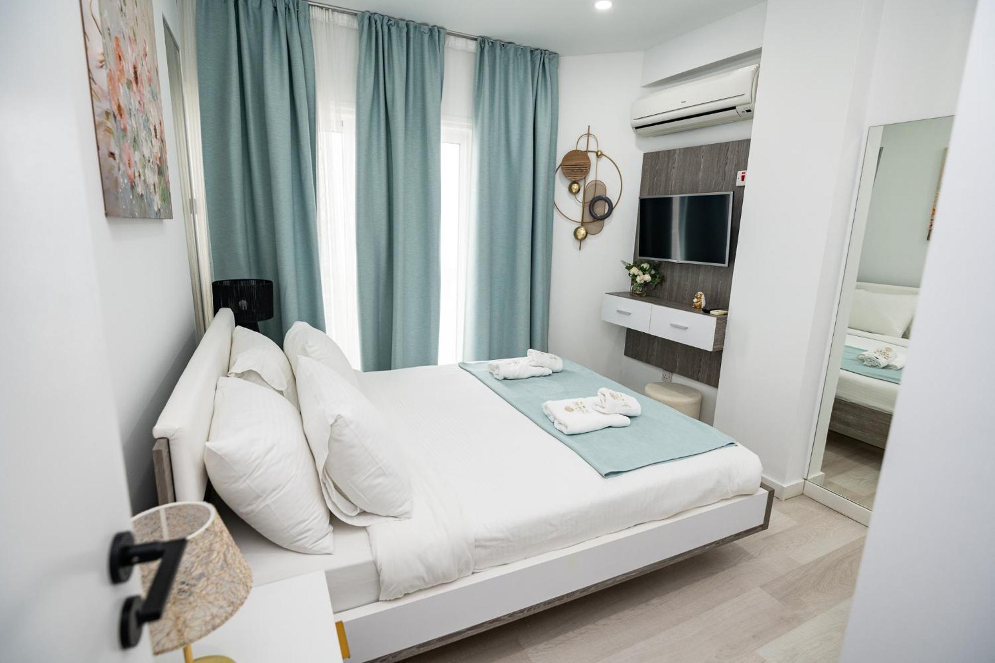 Lazuli Sea View Beachfront Ap 21 라르나카 외부 사진