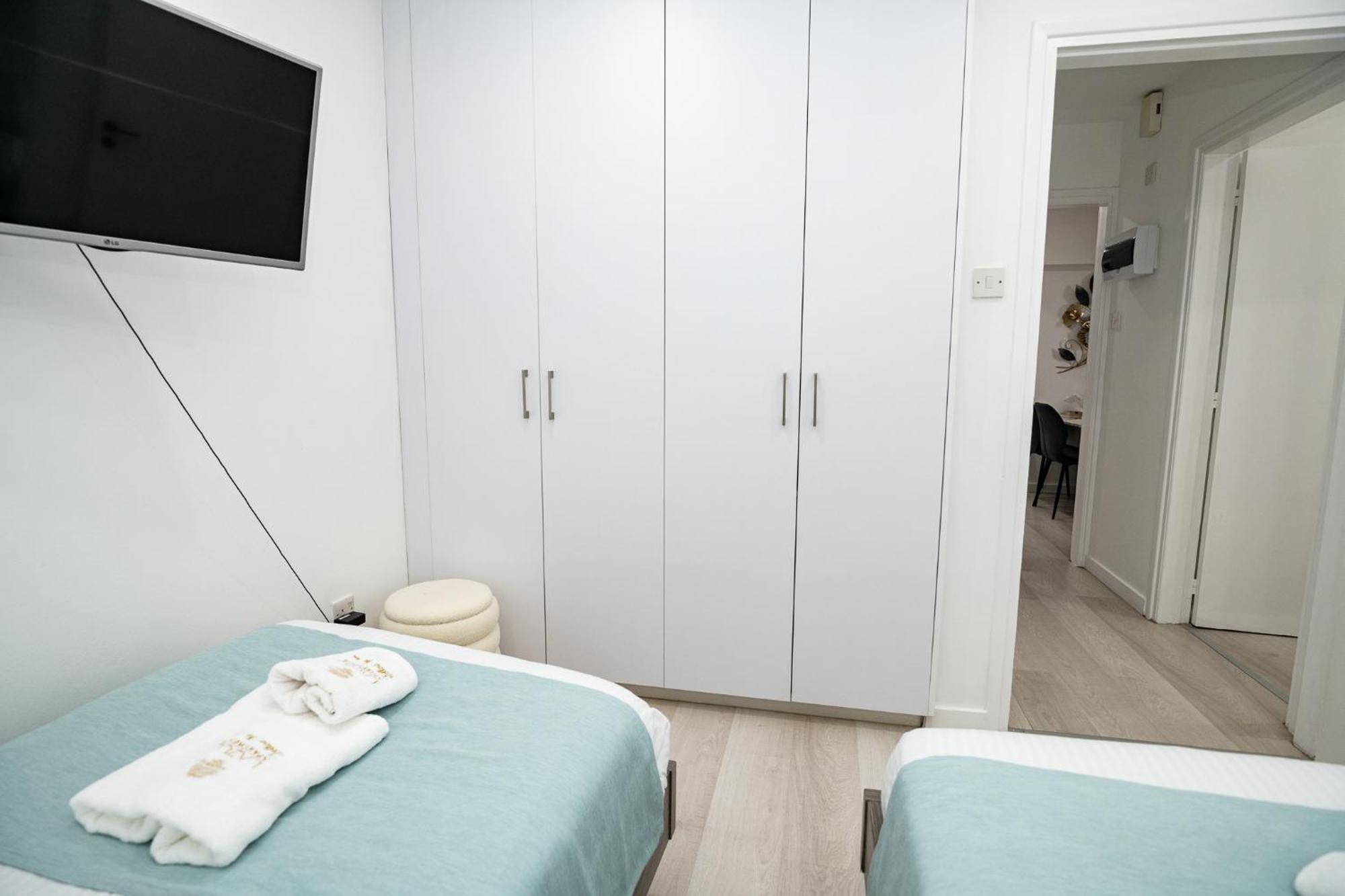 Lazuli Sea View Beachfront Ap 21 라르나카 외부 사진