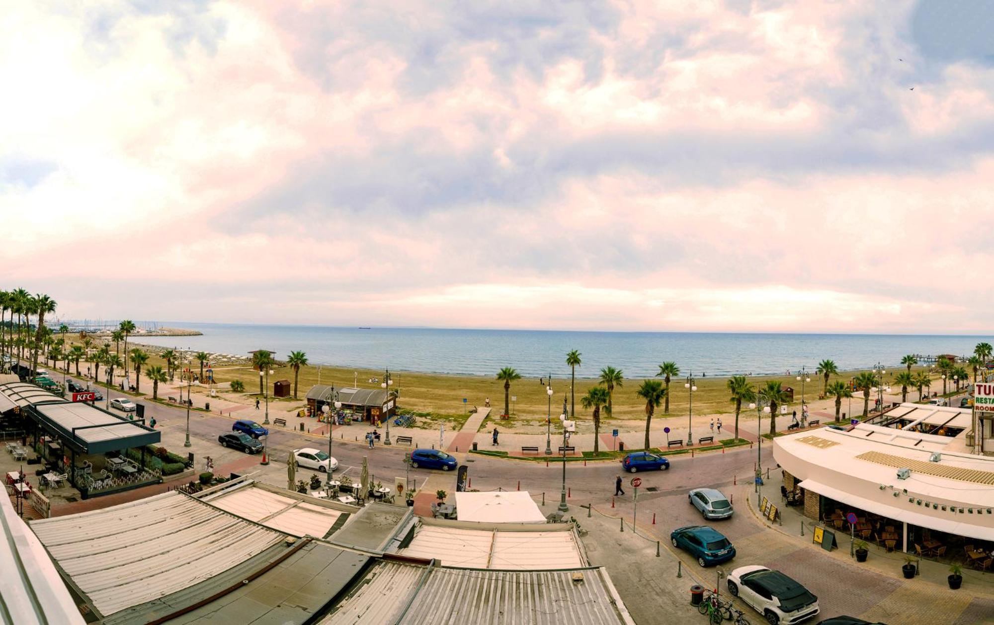 Lazuli Sea View Beachfront Ap 21 라르나카 외부 사진