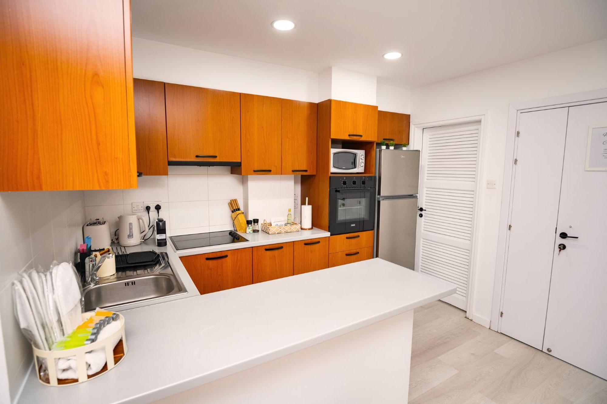 Lazuli Sea View Beachfront Ap 21 라르나카 외부 사진