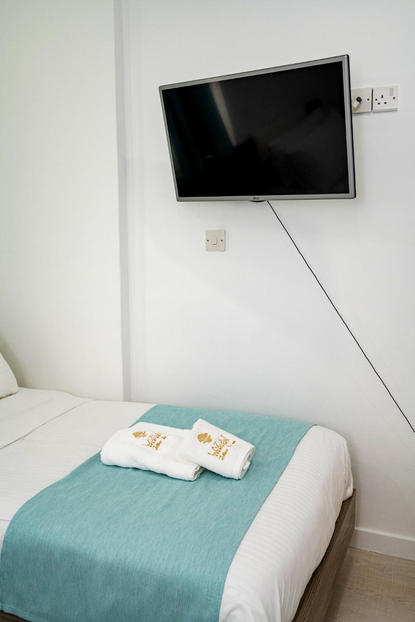 Lazuli Sea View Beachfront Ap 21 라르나카 외부 사진