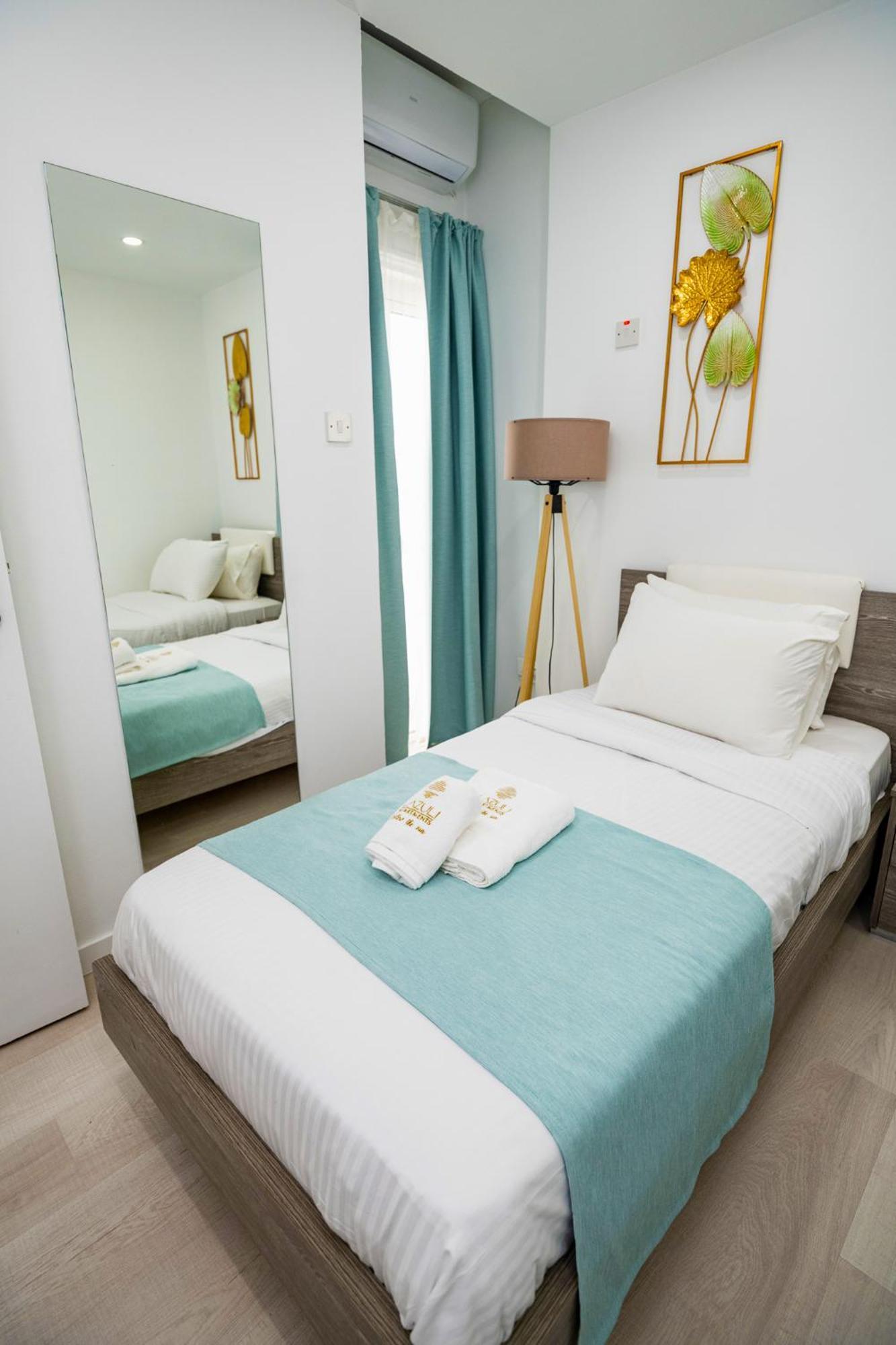 Lazuli Sea View Beachfront Ap 21 라르나카 외부 사진