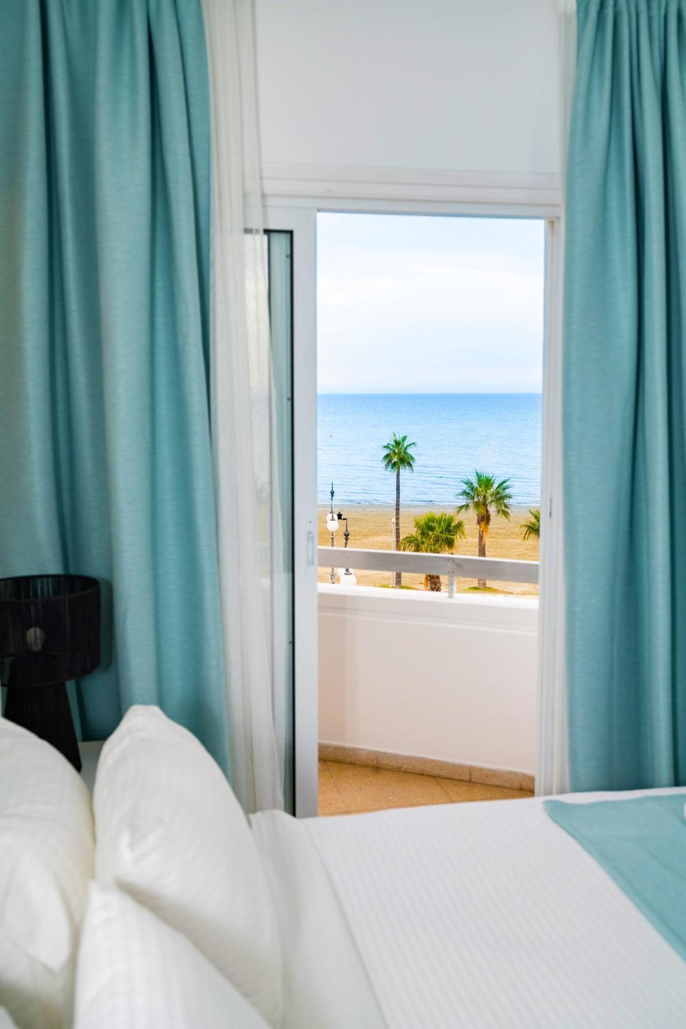 Lazuli Sea View Beachfront Ap 21 라르나카 외부 사진