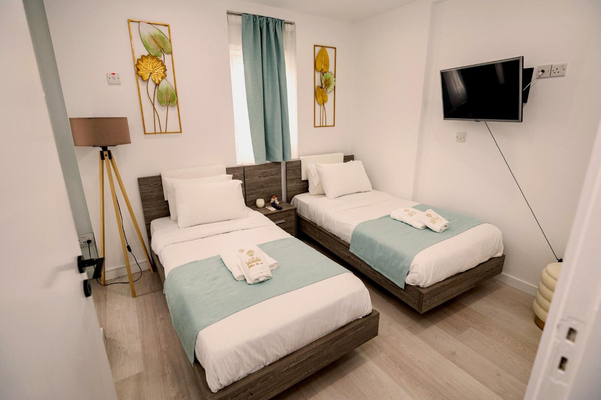 Lazuli Sea View Beachfront Ap 21 라르나카 외부 사진