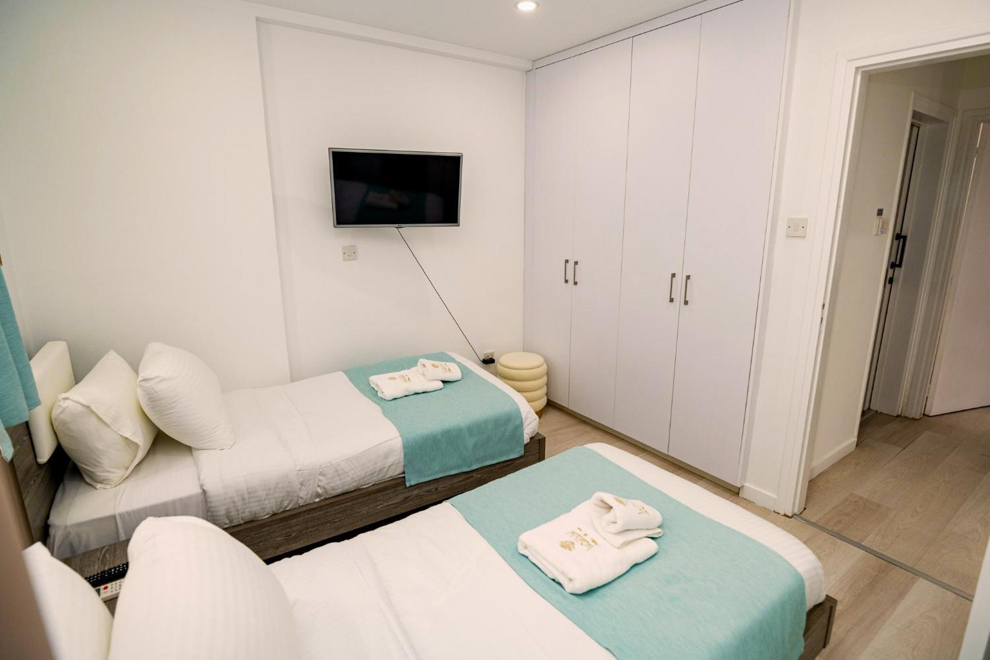Lazuli Sea View Beachfront Ap 21 라르나카 외부 사진