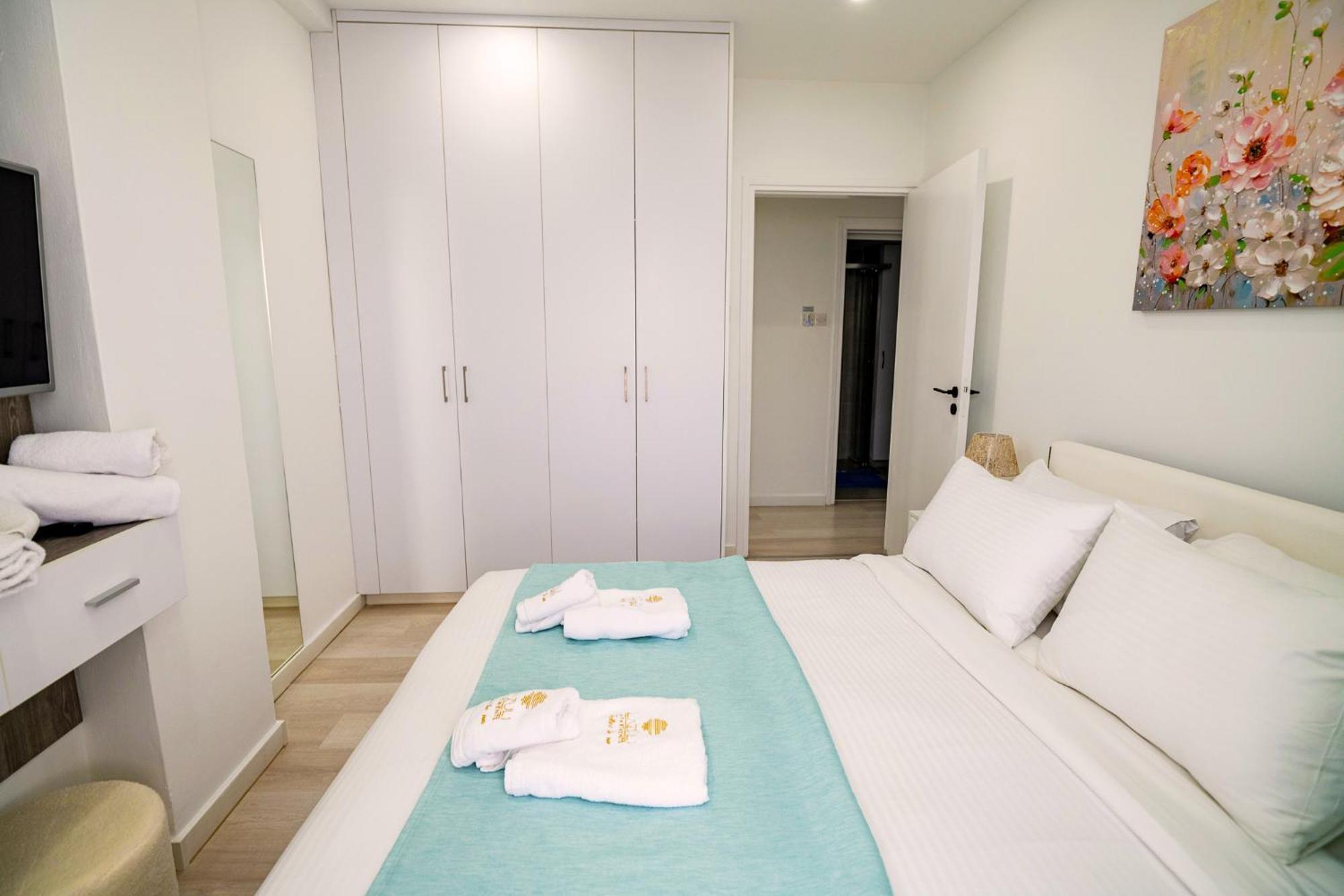 Lazuli Sea View Beachfront Ap 21 라르나카 외부 사진